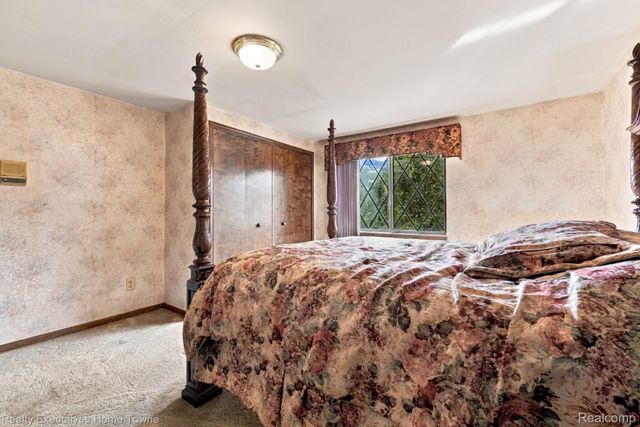 38670 Santa Barbara Street, Clinton Charter Township, MI 48036
