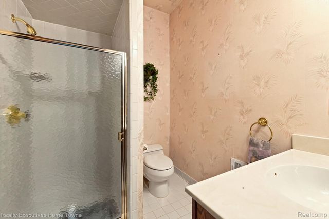 38670 Santa Barbara Street, Clinton Charter Township, MI 48036