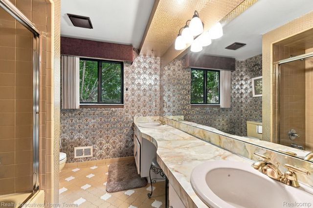 38670 Santa Barbara Street, Clinton Charter Township, MI 48036