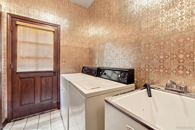 38670 Santa Barbara Street, Clinton Charter Township, MI 48036