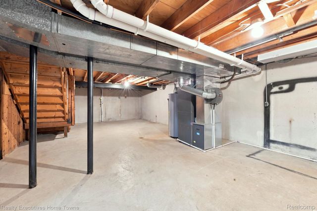 38670 Santa Barbara Street, Clinton Charter Township, MI 48036