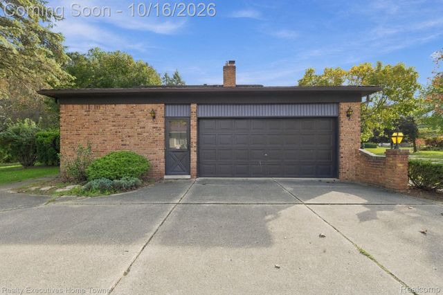 38670 Santa Barbara Street, Clinton Charter Township, MI 48036