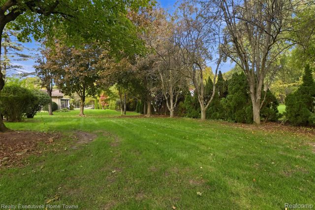 38670 Santa Barbara Street, Clinton Charter Township, MI 48036
