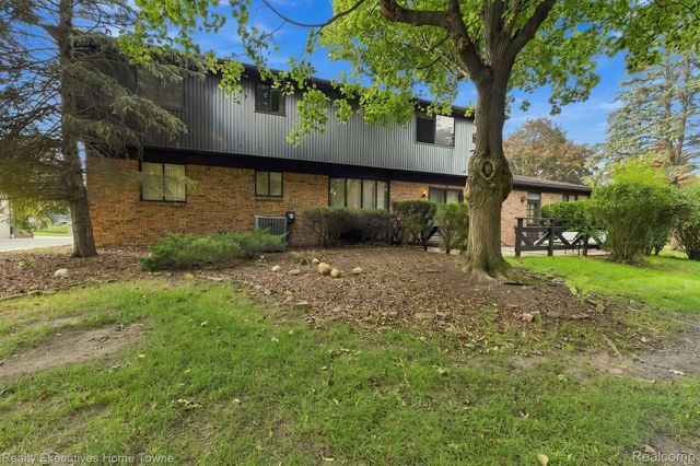 38670 Santa Barbara Street, Clinton Charter Township, MI 48036
