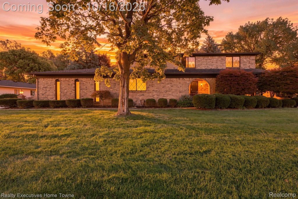 38670 Santa Barbara Street, Clinton Charter Township, MI 48036
