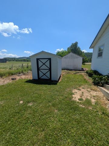 9992 Tinsley LN, Bent Mountain, VA 24059