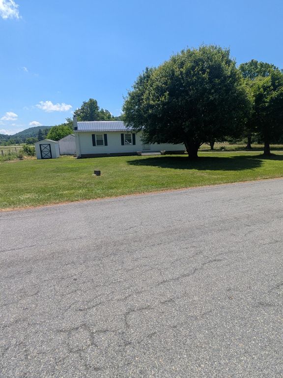 9992 Tinsley LN, Bent Mountain, VA 24059