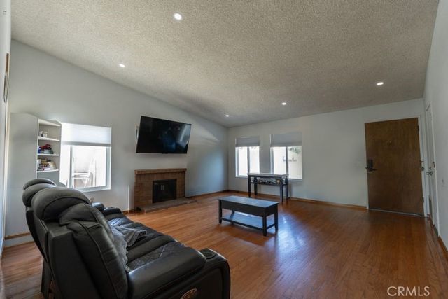 11493 Lev, San Fernando, CA 91345
