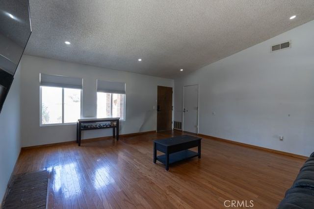 11493 Lev, San Fernando, CA 91345