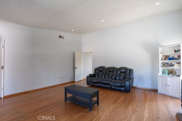 11493 Lev, San Fernando, CA 91345