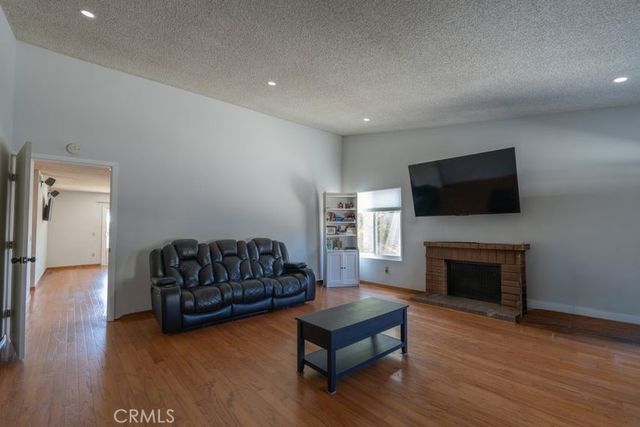 11493 Lev, San Fernando, CA 91345