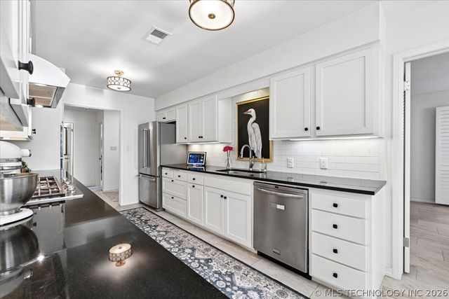 3813 E 64th Place, Tulsa, OK 74136