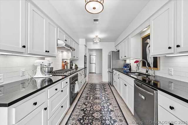 3813 E 64th Place, Tulsa, OK 74136