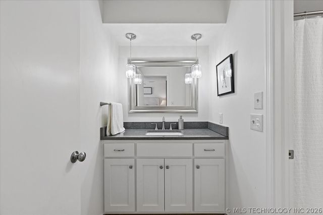 3813 E 64th Place, Tulsa, OK 74136