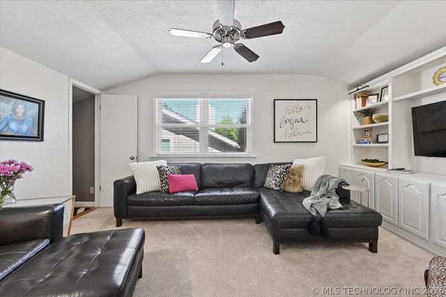 3813 E 64th Place, Tulsa, OK 74136