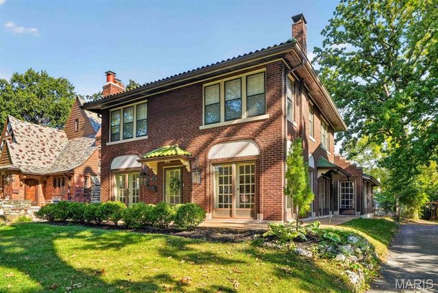 7035 Forsyth Boulevard, University City, MO 63105