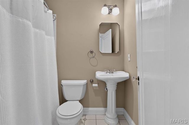 7035 Forsyth Boulevard, University City, MO 63105