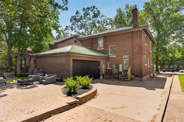 7035 Forsyth Boulevard, University City, MO 63105