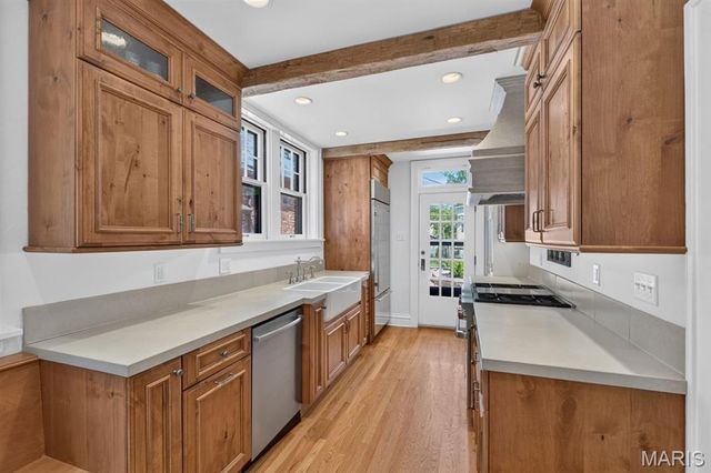 7035 Forsyth Boulevard, University City, MO 63105