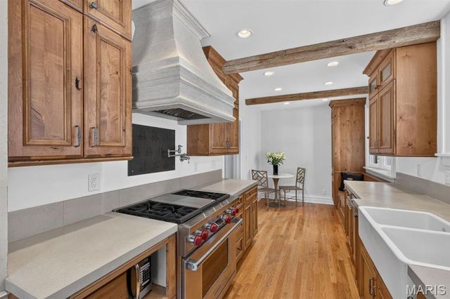 7035 Forsyth Boulevard, University City, MO 63105