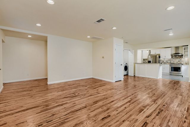 6915 E Grand Avenue, Dallas, TX 75223