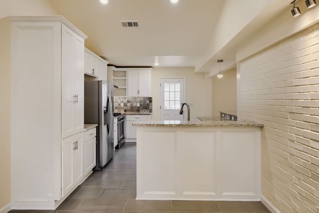 6915 E Grand Avenue, Dallas, TX 75223