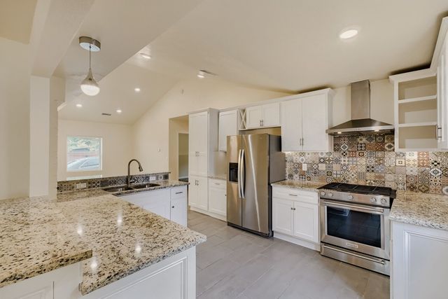 6915 E Grand Avenue, Dallas, TX 75223