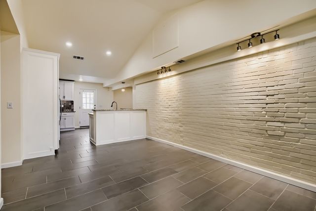 6915 E Grand Avenue, Dallas, TX 75223