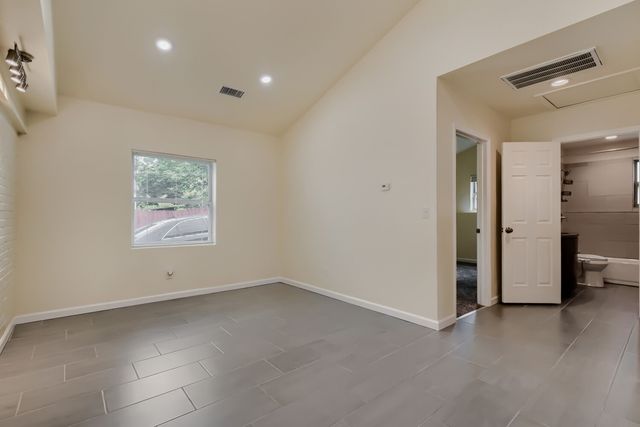 6915 E Grand Avenue, Dallas, TX 75223