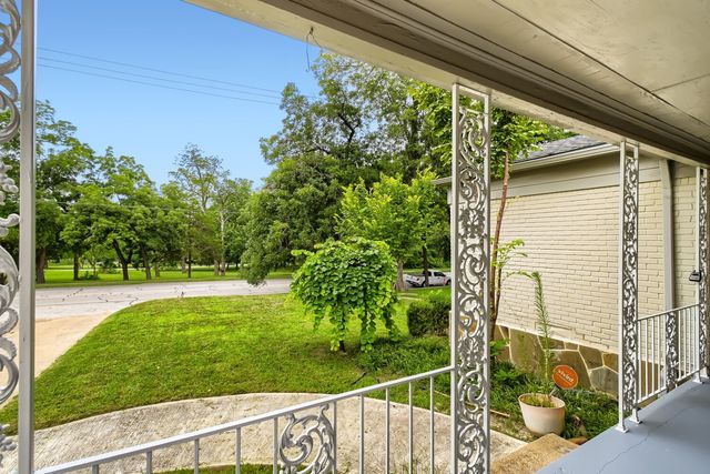 6915 E Grand Avenue, Dallas, TX 75223