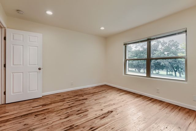 6915 E Grand Avenue, Dallas, TX 75223