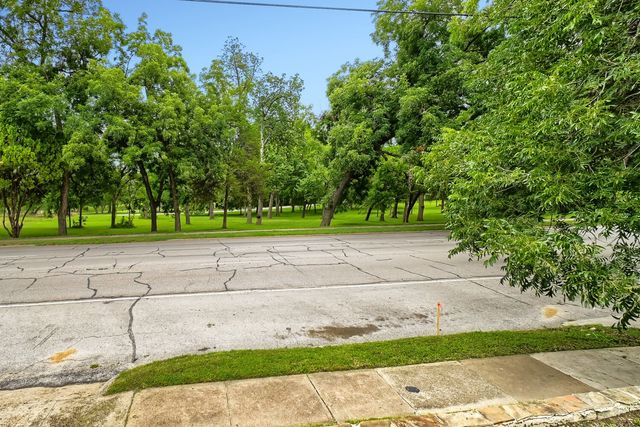 6915 E Grand Avenue, Dallas, TX 75223