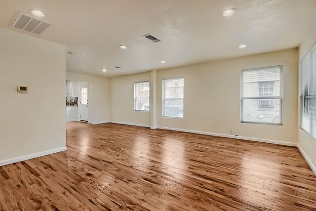 6915 E Grand Avenue, Dallas, TX 75223