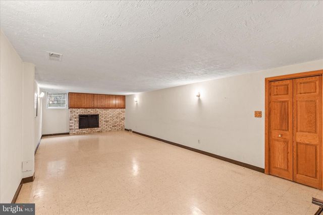 2940 BROXTON LN, York, PA 17402