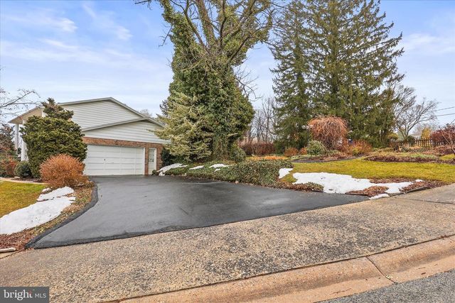 2940 BROXTON LN, York, PA 17402