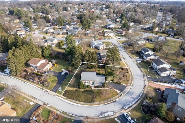 2940 BROXTON LN, York, PA 17402