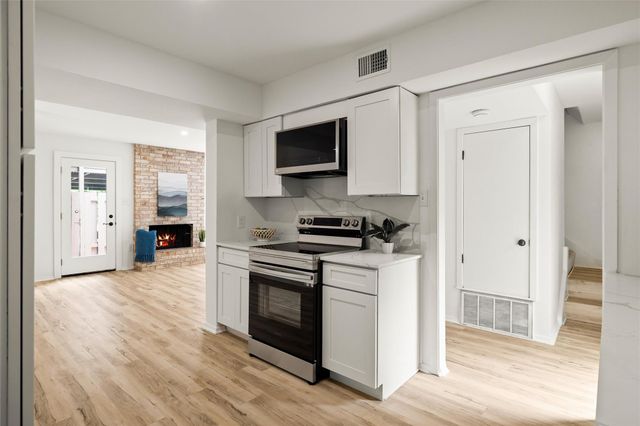 3613 Las Colinas DR C, Austin, TX 78731