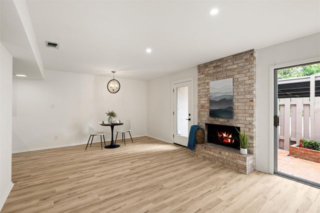 3613 Las Colinas DR C, Austin, TX 78731