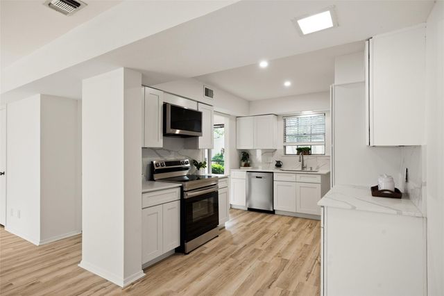 3613 Las Colinas DR C, Austin, TX 78731