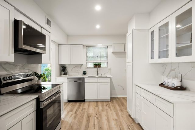 3613 Las Colinas DR C, Austin, TX 78731
