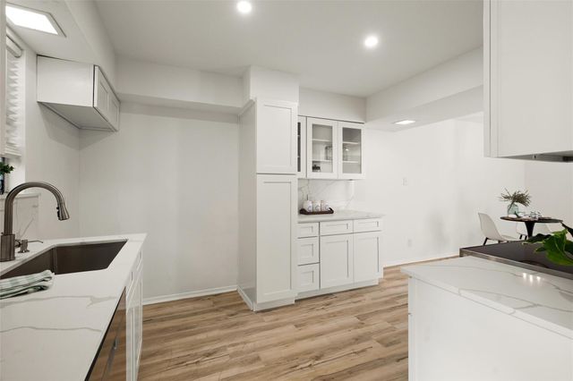 3613 Las Colinas DR C, Austin, TX 78731