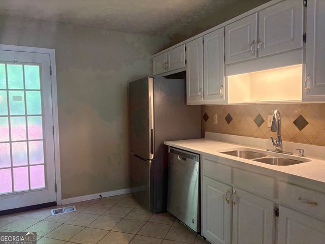 7279 Williamsburg Drive, Riverdale, GA 30274