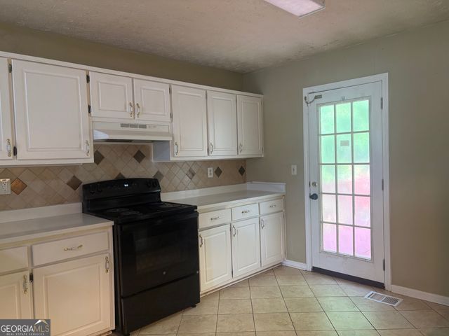 7279 Williamsburg Drive, Riverdale, GA 30274