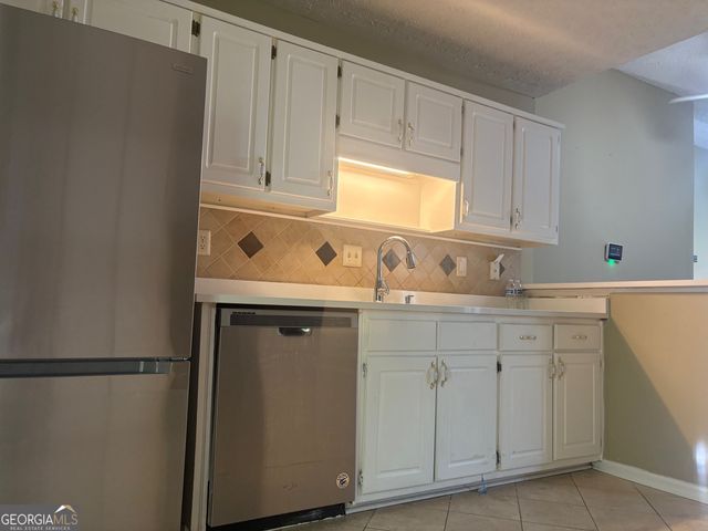 7279 Williamsburg Drive, Riverdale, GA 30274