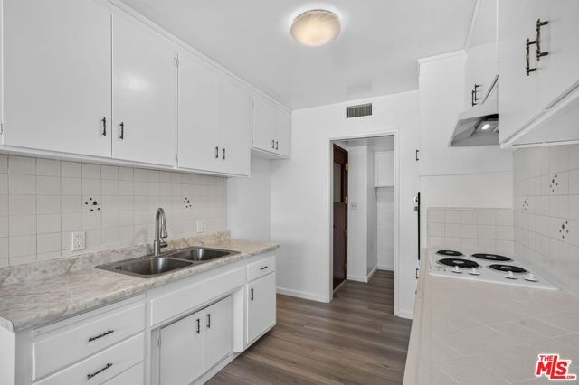 324 E Tamarack Avenue, Inglewood, CA 90301