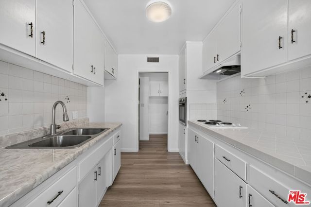 324 E Tamarack Avenue, Inglewood, CA 90301