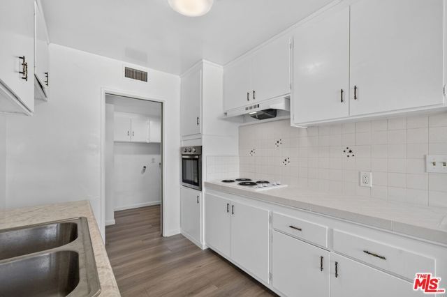 324 E Tamarack Avenue, Inglewood, CA 90301