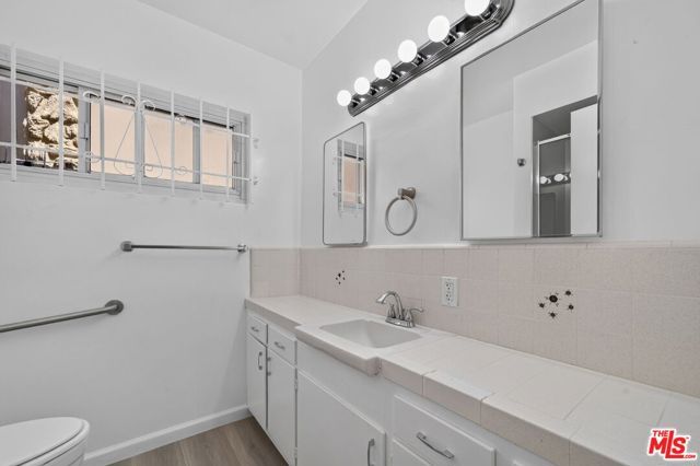 324 E Tamarack Avenue, Inglewood, CA 90301
