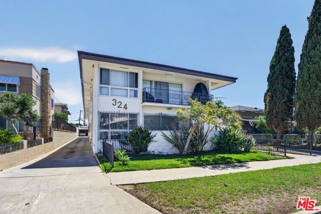 324 E Tamarack Avenue, Inglewood, CA 90301