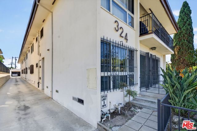 324 E Tamarack Avenue, Inglewood, CA 90301